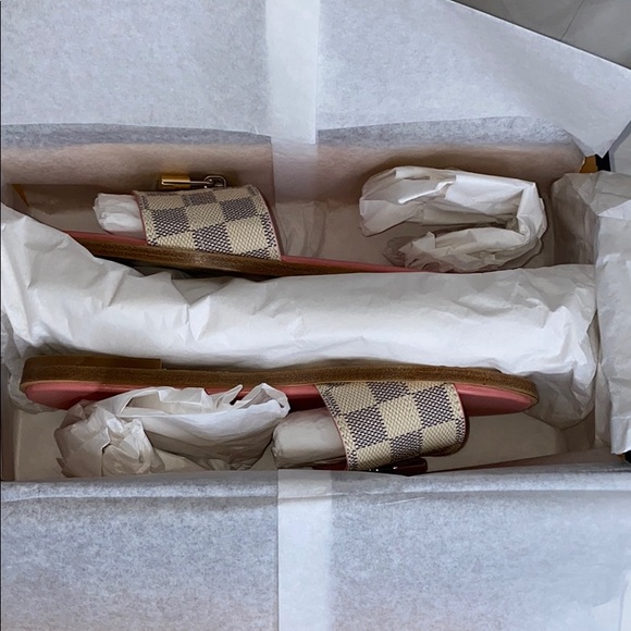 ❗️SOLD❗️NEW Louis Vuitton Lock It Mule Sandals - Picture 6 of 6